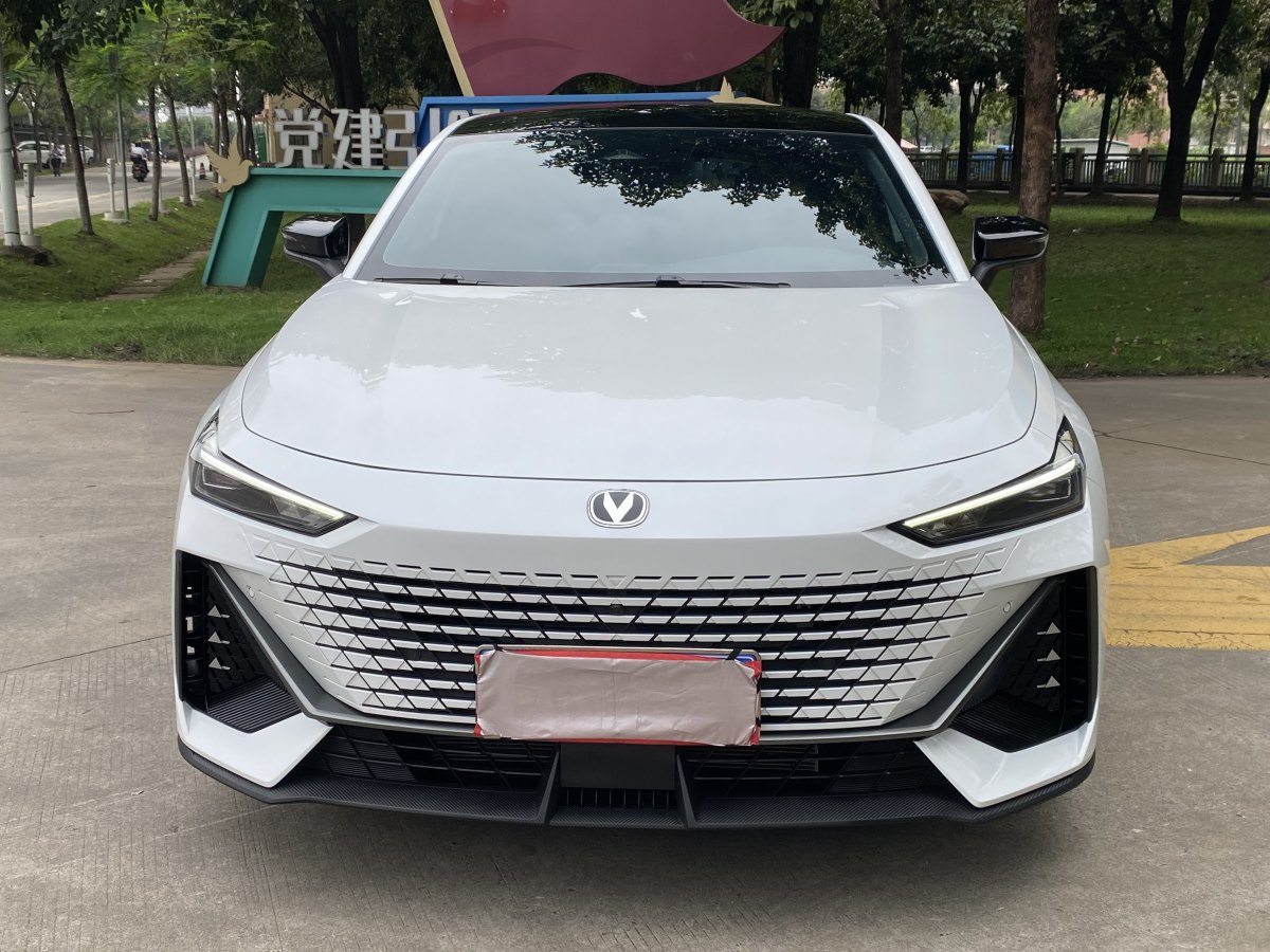 長安 長安UNI-V  2023款 1.5T 尊貴型圖片