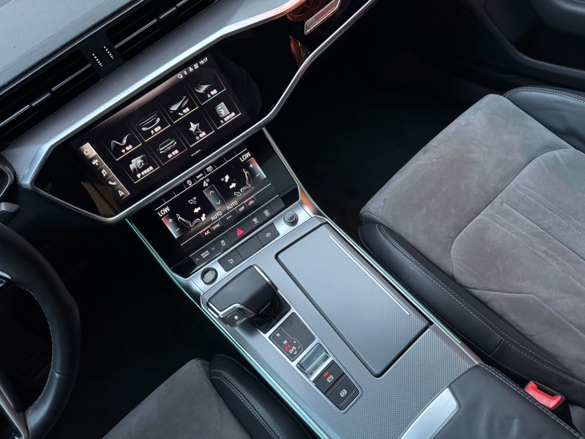 奧迪 奧迪A6L  2022款 40 TFSI 豪華動感型圖片