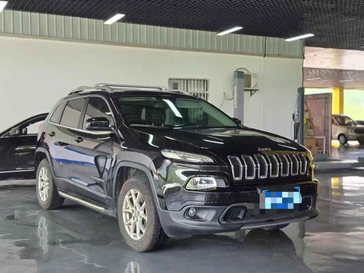 Jeep 自由光  2017款 2.0L 優(yōu)越版圖片