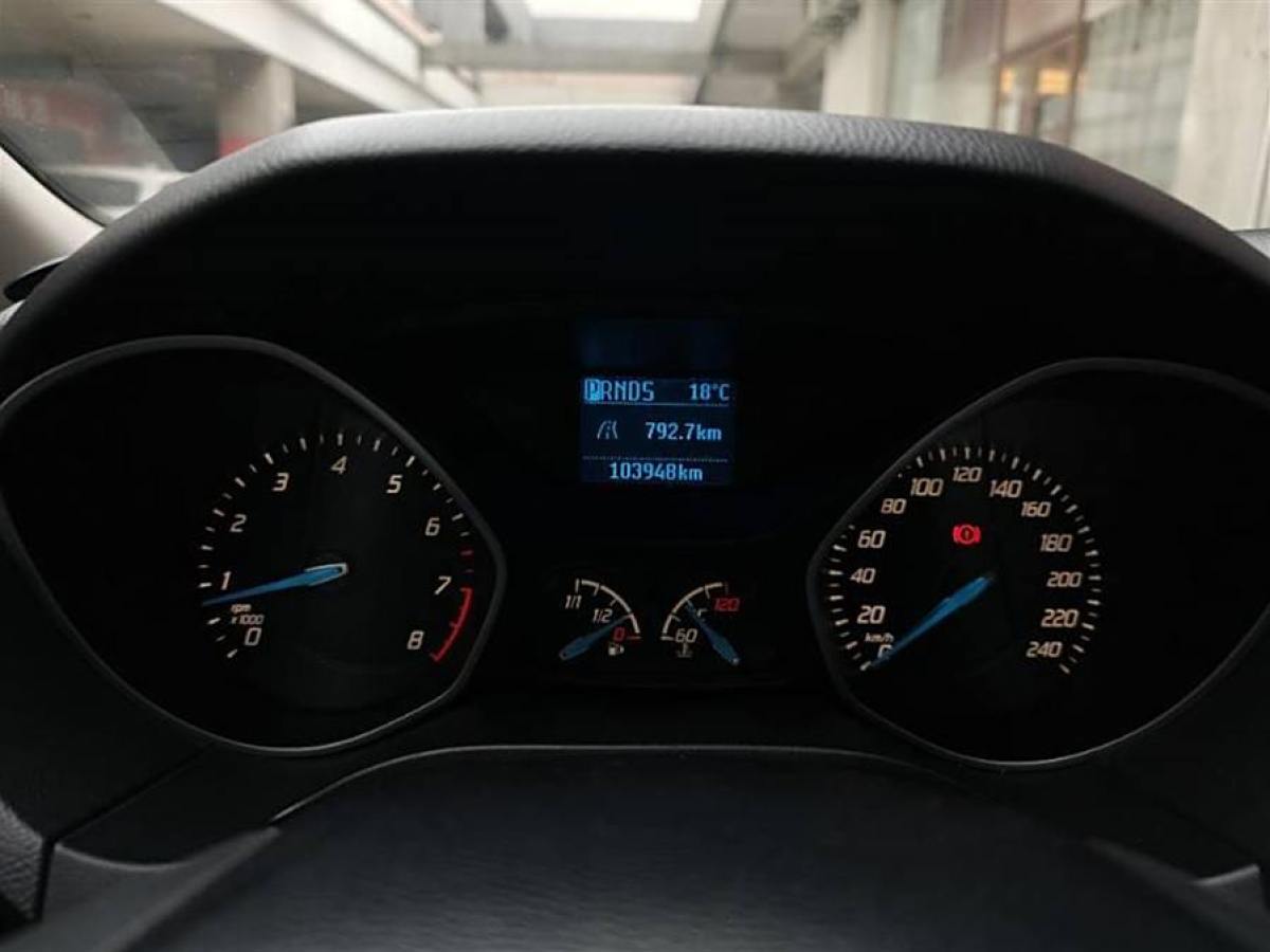 福特 ?？怂? 2012款 兩廂 1.6L 自動舒適型圖片