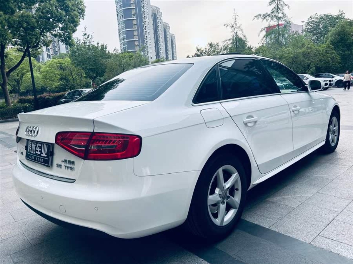 奧迪 奧迪A4L  2013款 35 TFSI 自動(dòng)標(biāo)準(zhǔn)型圖片