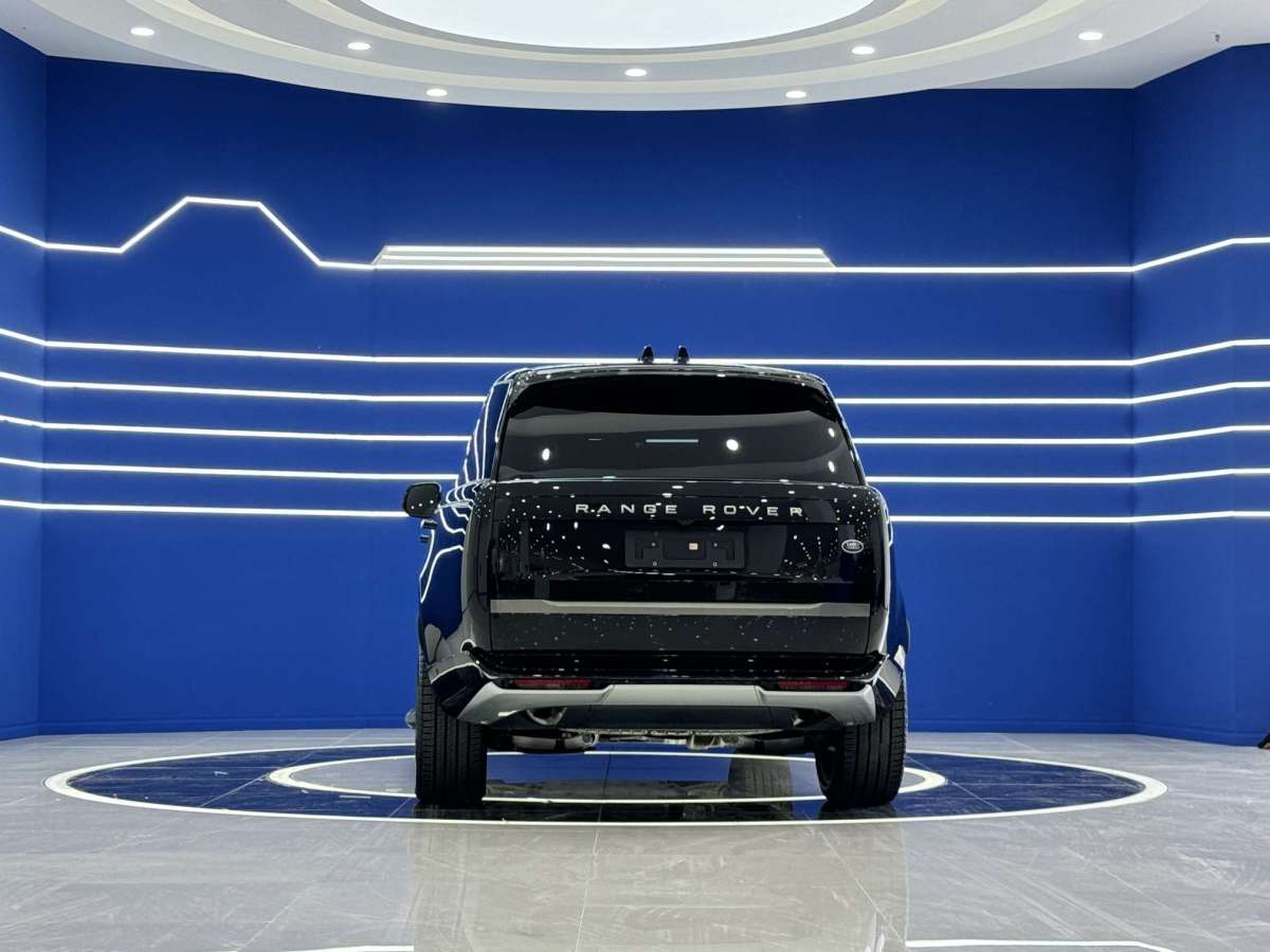 路虎 攬勝  2025款 3.0 L6 400PS 盛世加長(zhǎng)版 七座圖片