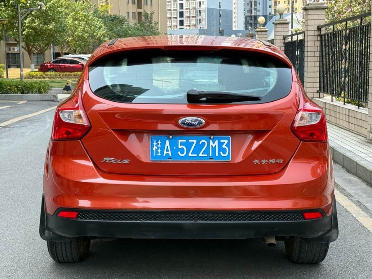 福特 ?？怂? 2012款 兩廂 1.6L 自動風尚型圖片