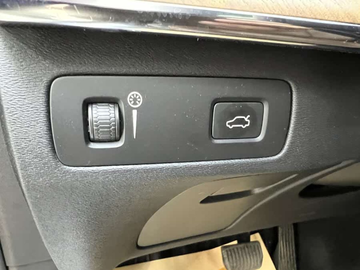 沃爾沃 XC90  2021款 B6 智逸豪華版 7座圖片