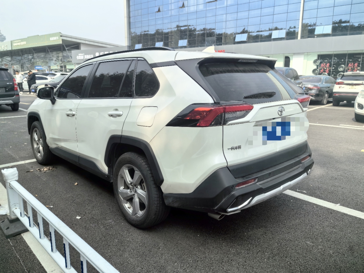 豐田 RAV4  2018款 榮放 2.0L CVT兩驅風尚版圖片