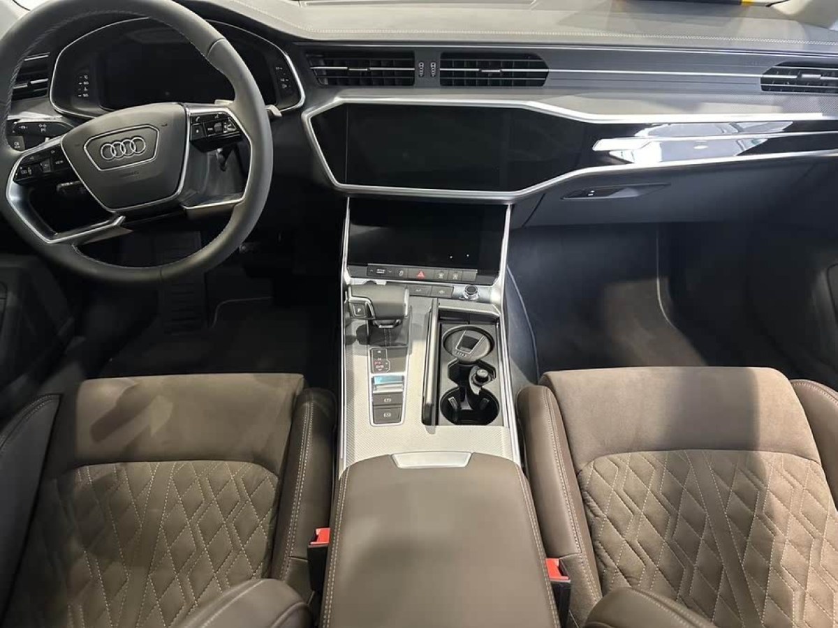 奧迪 奧迪A7L  2024款 45TFSI quattro S-line 見遠型 流晶套裝圖片