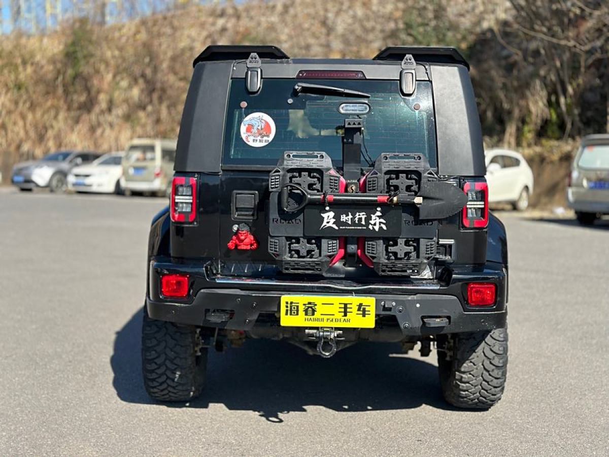 北京 BJ40  2018款 PLUS 2.0T 手動(dòng)四驅(qū)尊貴版圖片