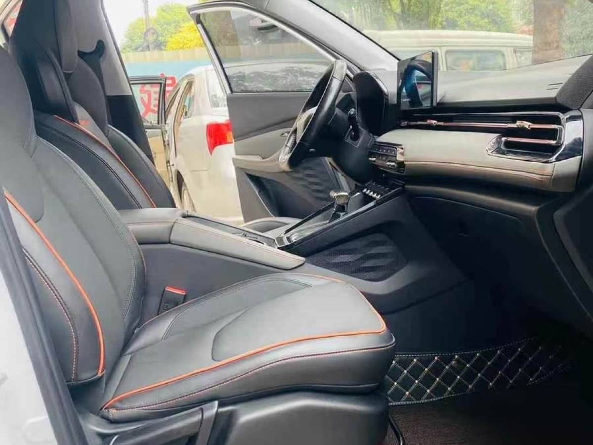 寶駿 寶駿RS-3  2020款 1.5L CVT  24小時(shí)在線豪華型圖片