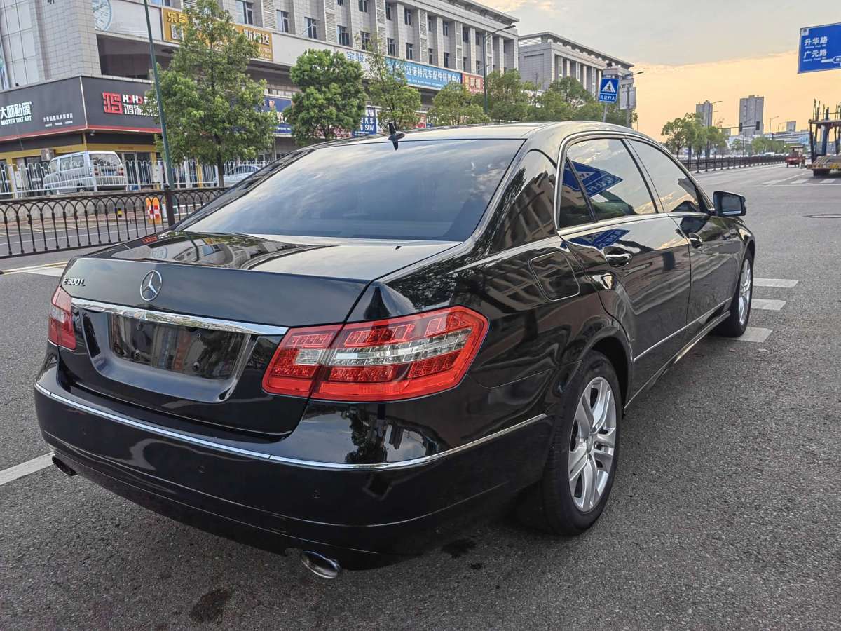 奔馳 奔馳E級  2013款 E 260 L CGI優(yōu)雅型圖片