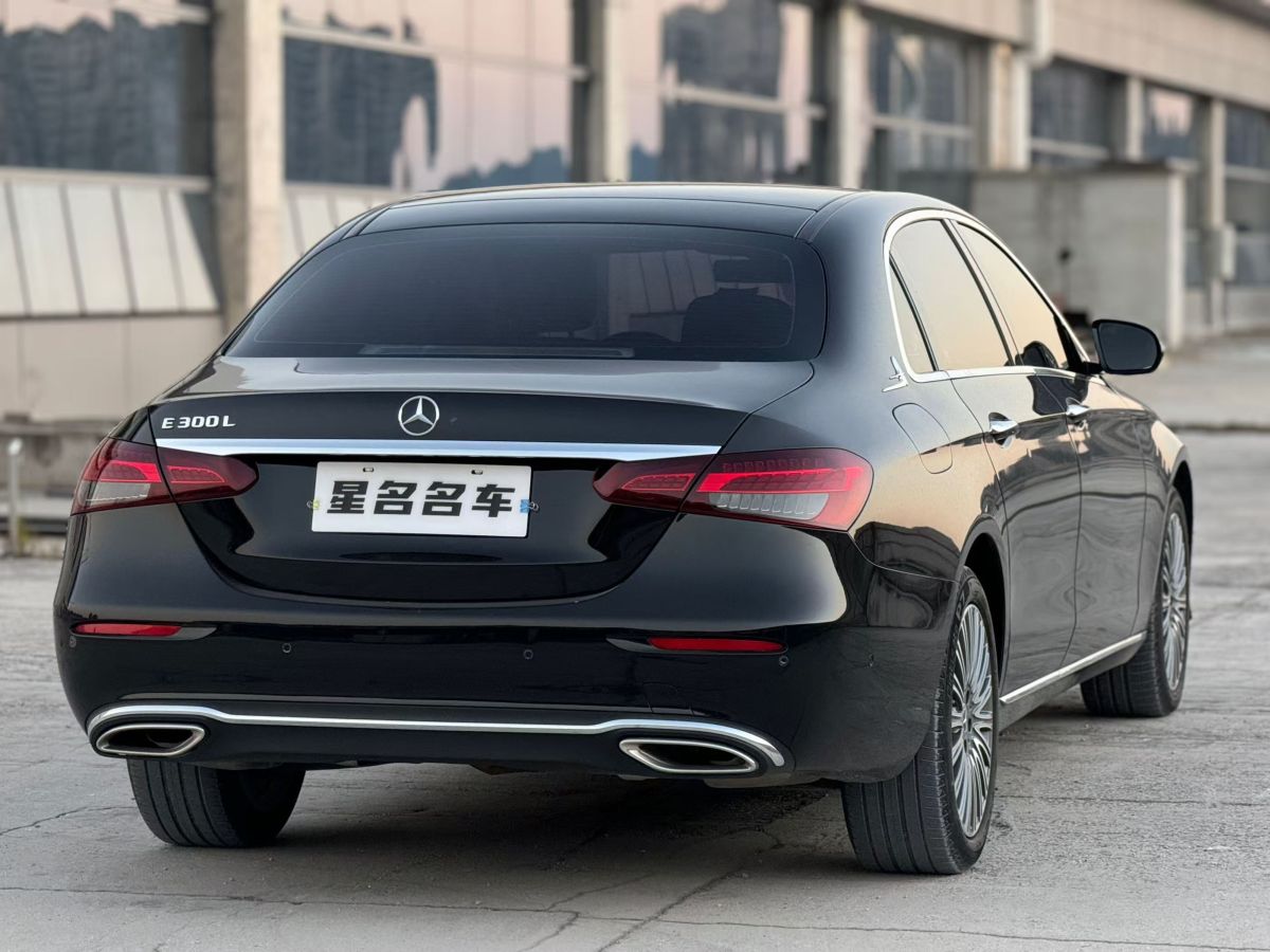 奔馳 奔馳E級  2023款 改款 E 300 L 時尚型圖片