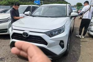 RAV4榮放 豐田 2.0L CVT兩驅(qū)20周年鉑金紀(jì)念版