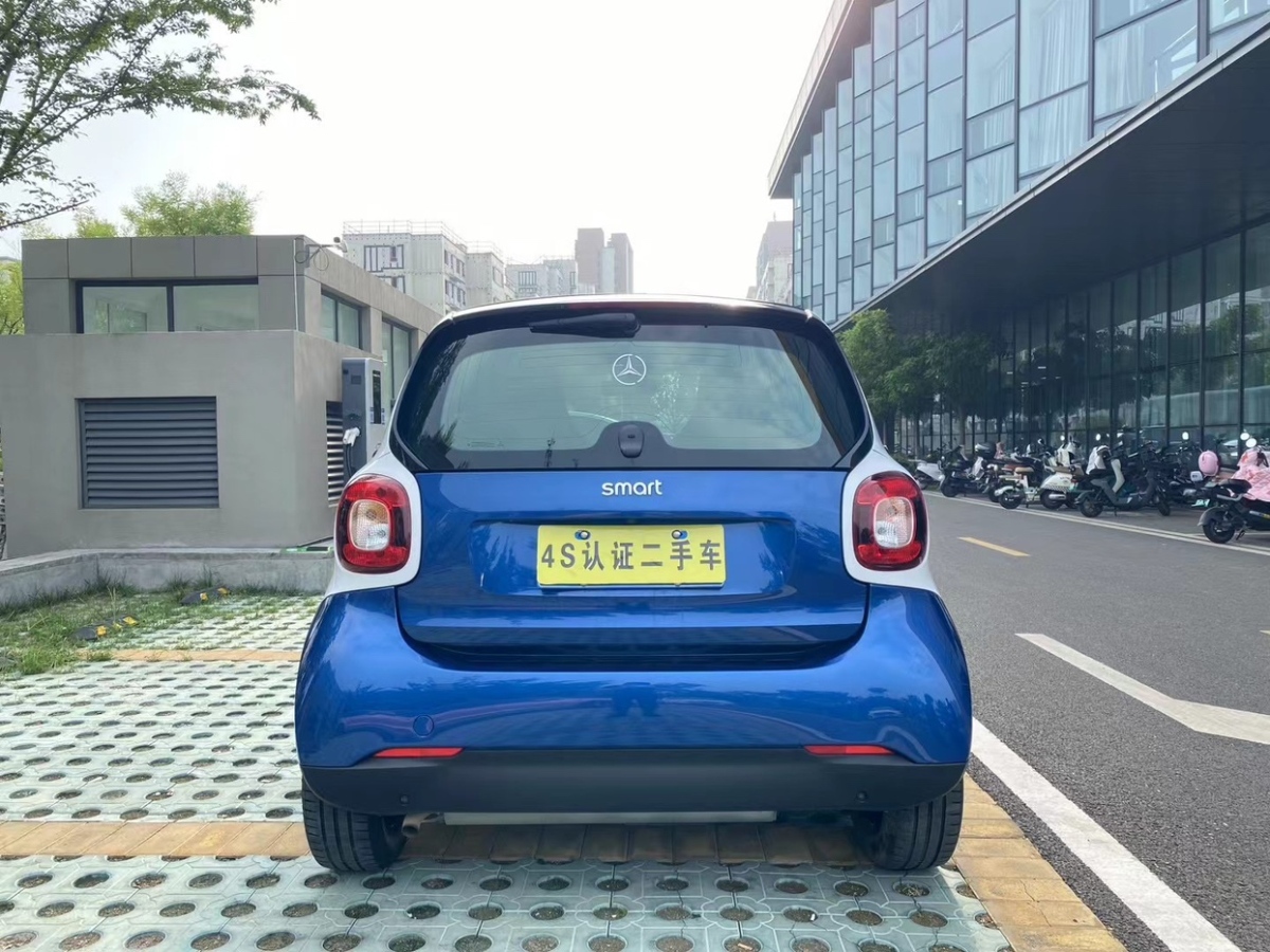 smart forfour  2018款 1.0L 52千瓦激情版圖片