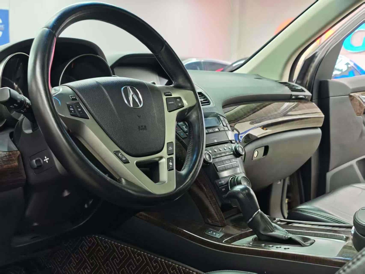謳歌 MDX  2011款 3.7 標(biāo)準(zhǔn)尊享運(yùn)動(dòng)版圖片