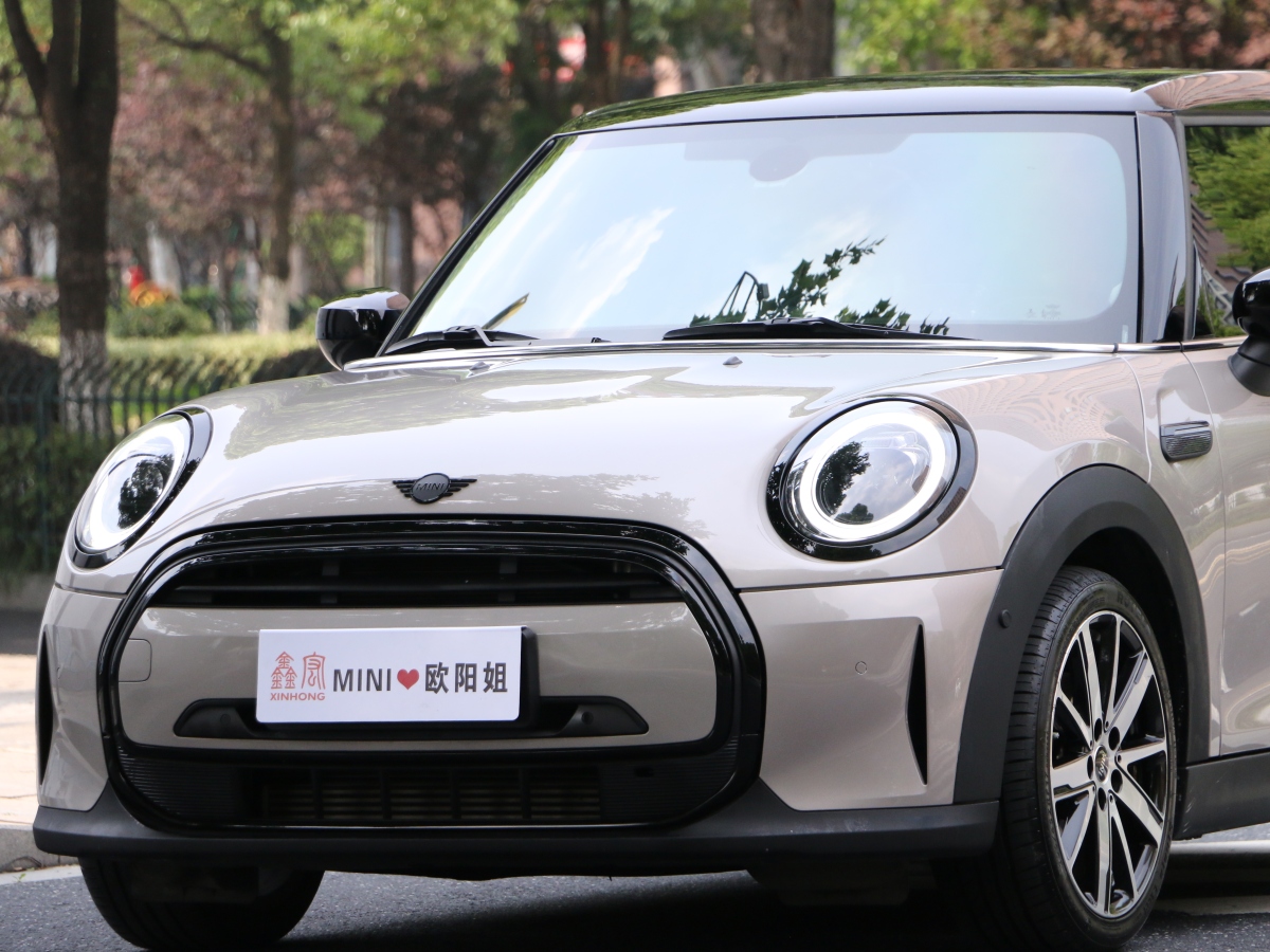 MINI MINI  2022款 1.5T COOPER 藝術(shù)家 五門版圖片
