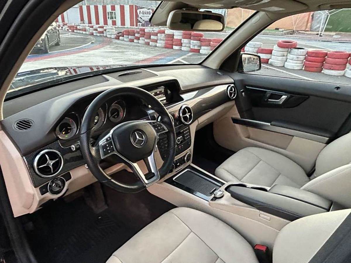 2015年5月奔馳 奔馳GLK級  2015款 GLK 260 4MATIC 時(shí)尚型 極致版