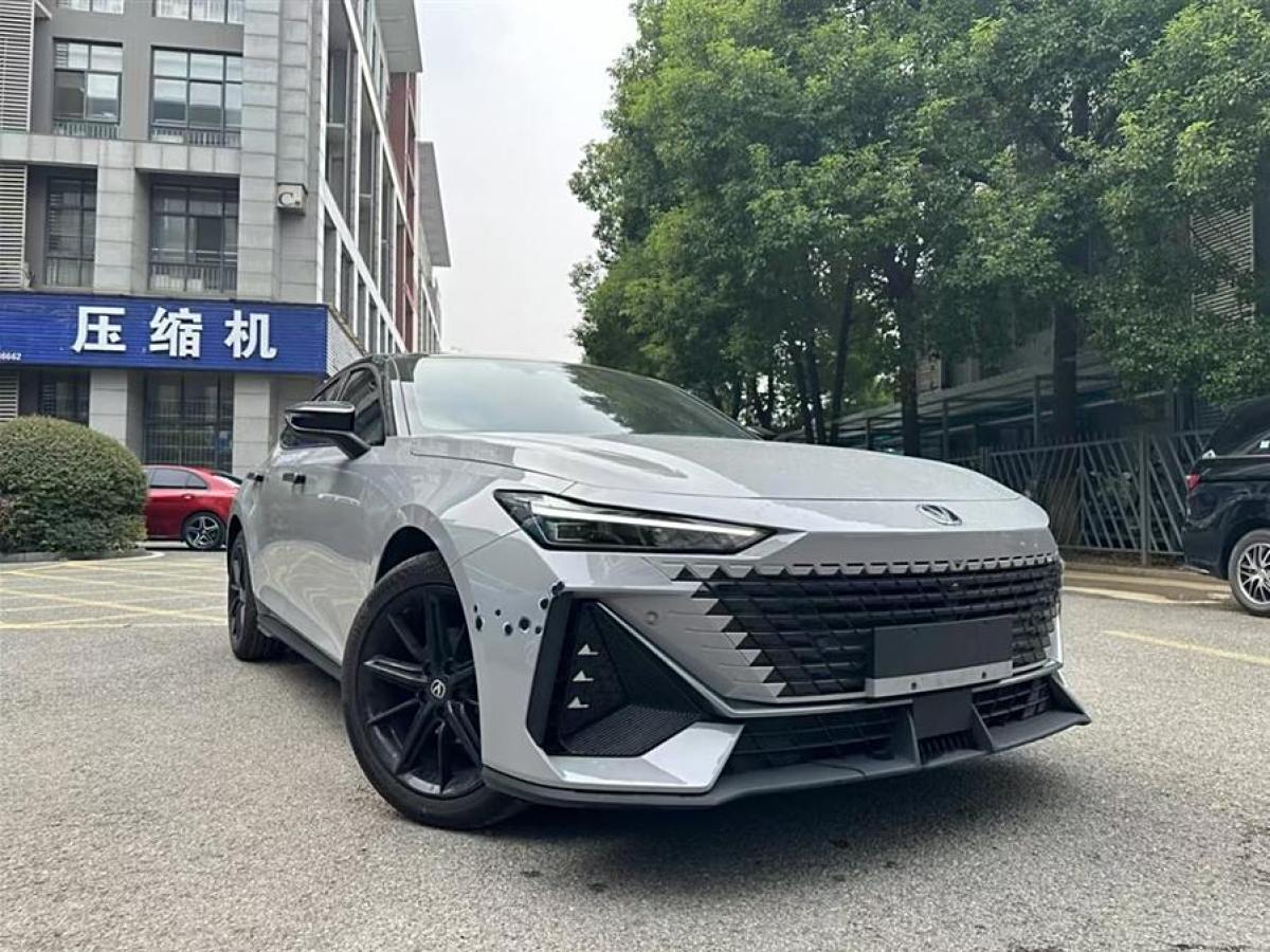 長安 長安UNI-V  2023款 1.5T 尊貴型圖片