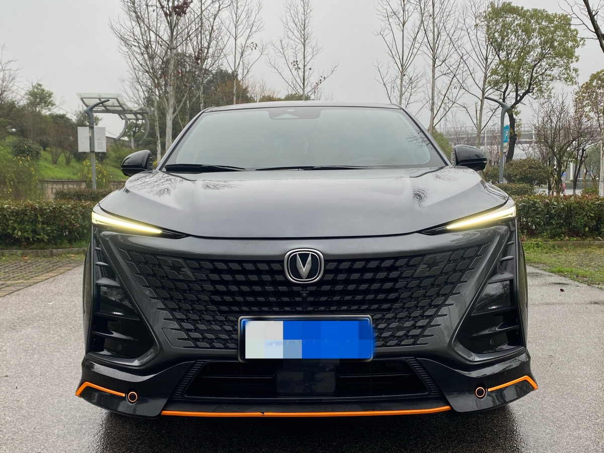 長(zhǎng)安 UNI-T  2022款 1.5T 運(yùn)動(dòng)版 旗艦型圖片