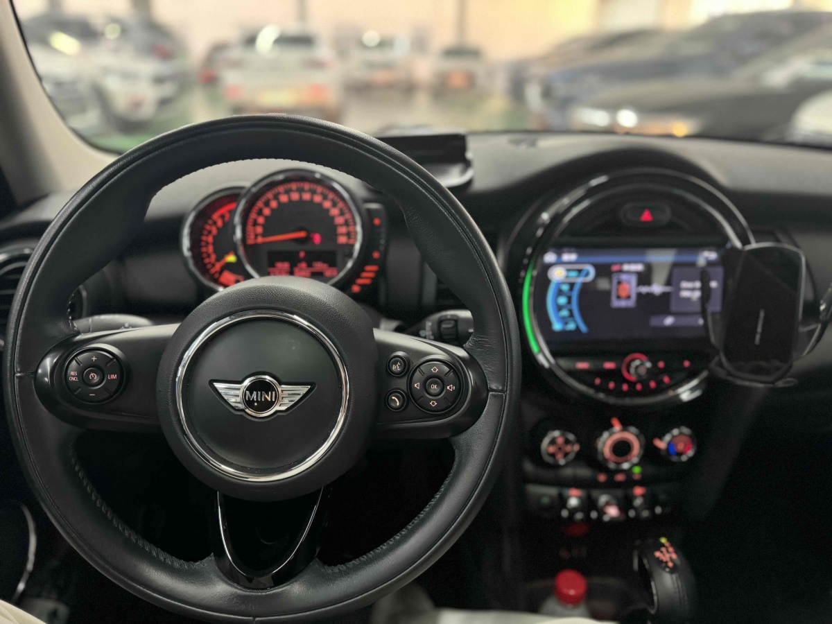 MINI MINI  2016款 1.2T ONE 先鋒派 五門版圖片