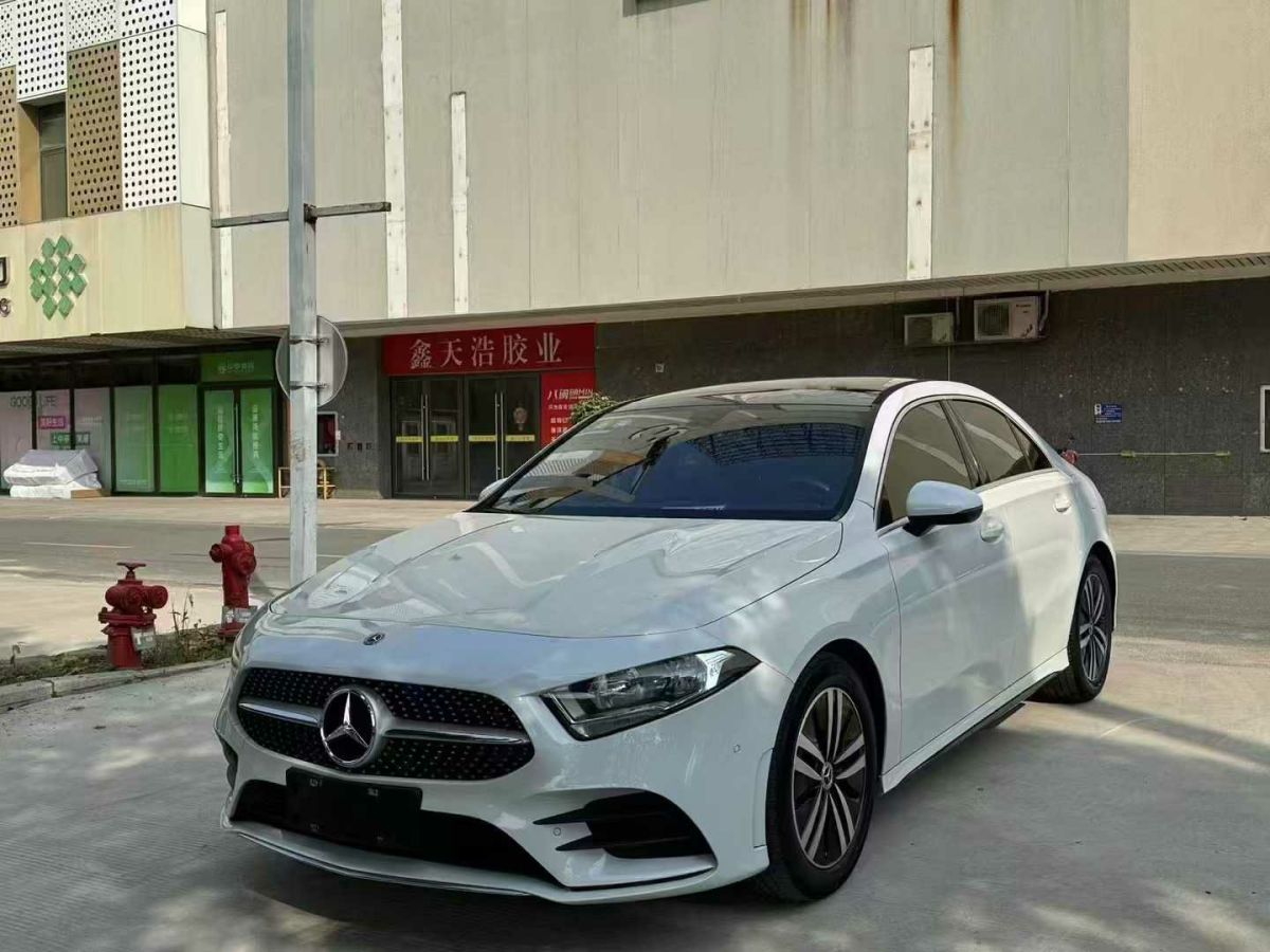 奔馳 奔馳A級  2019款  A 220 L 4MATIC 運動轎車圖片