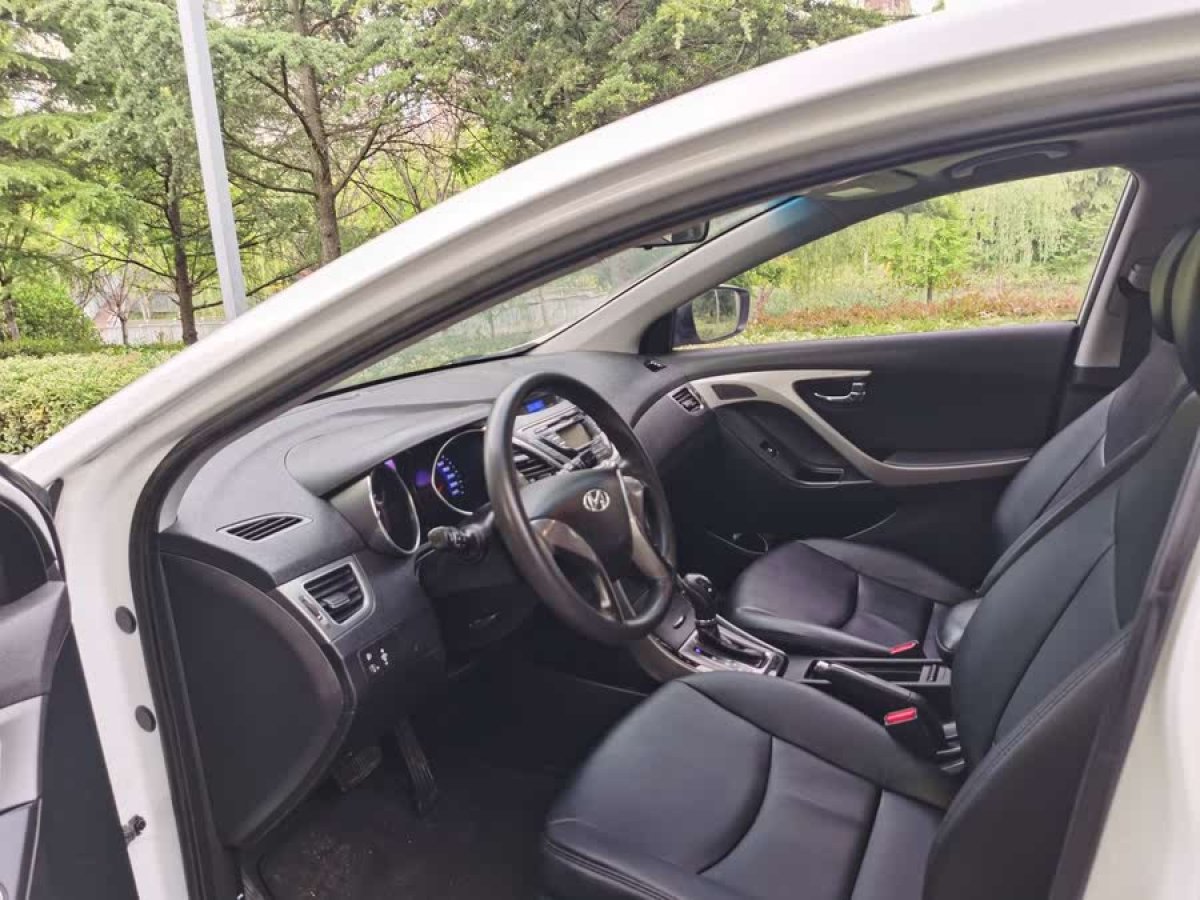 現(xiàn)代 朗動  2012款 1.6L 自動尊貴型圖片