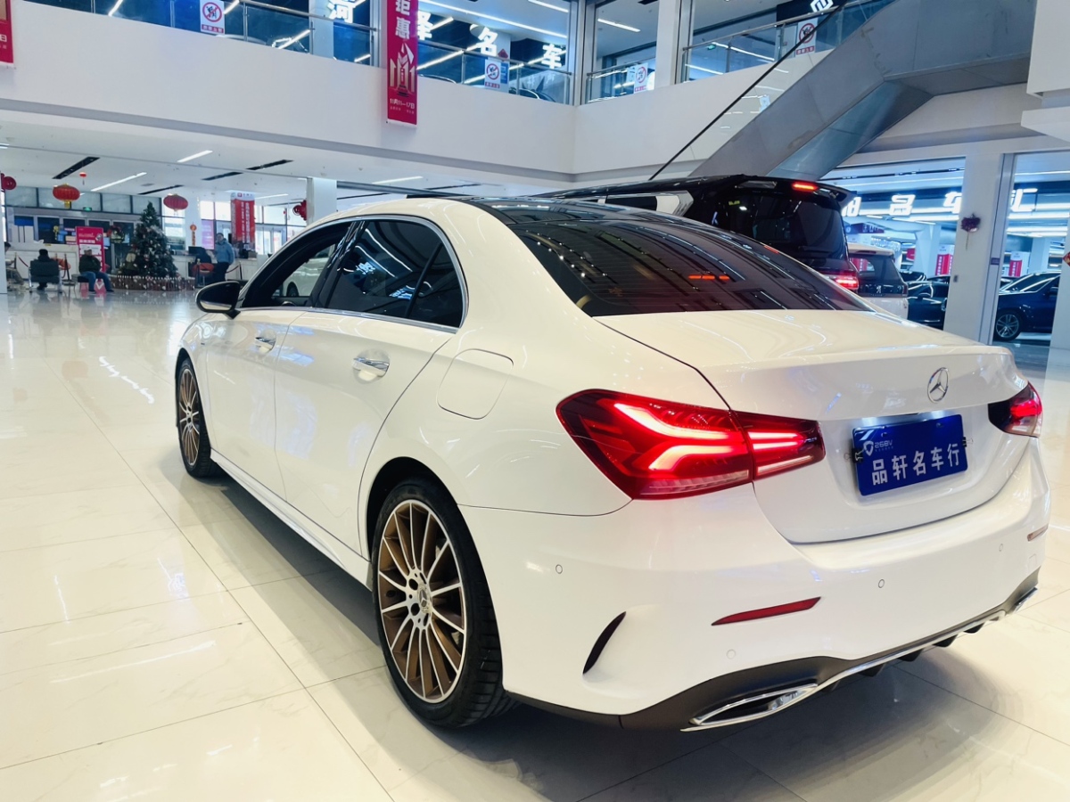 奔馳 奔馳A級(jí)  2019款 A 200 L 運(yùn)動(dòng)轎車先行特別版圖片