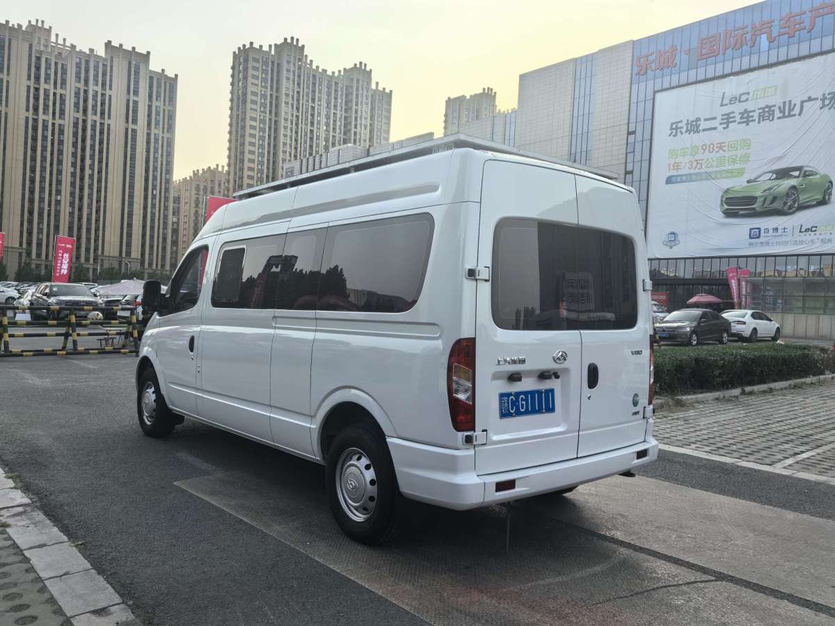 上汽大通 V80  2023款 2.0T PLUS AMT全能王長(zhǎng)軸中頂6/7/8/9座圖片