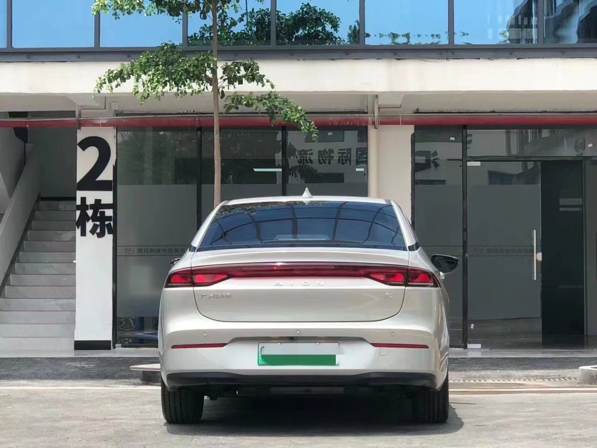 2021年10月埃安 AION S  2020款 魅 580 出行標(biāo)準(zhǔn)版