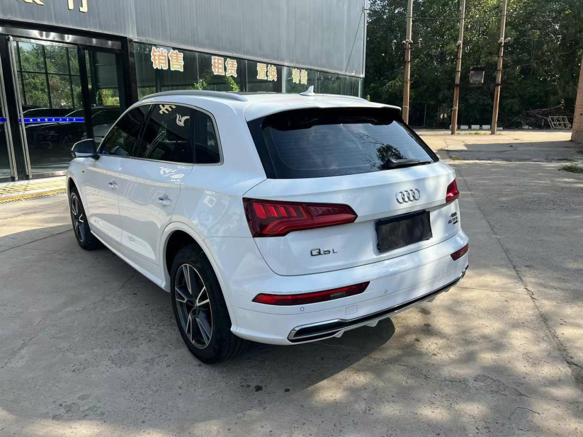 奧迪 奧迪Q3  2019款  35 TFSI 進(jìn)取動感型圖片