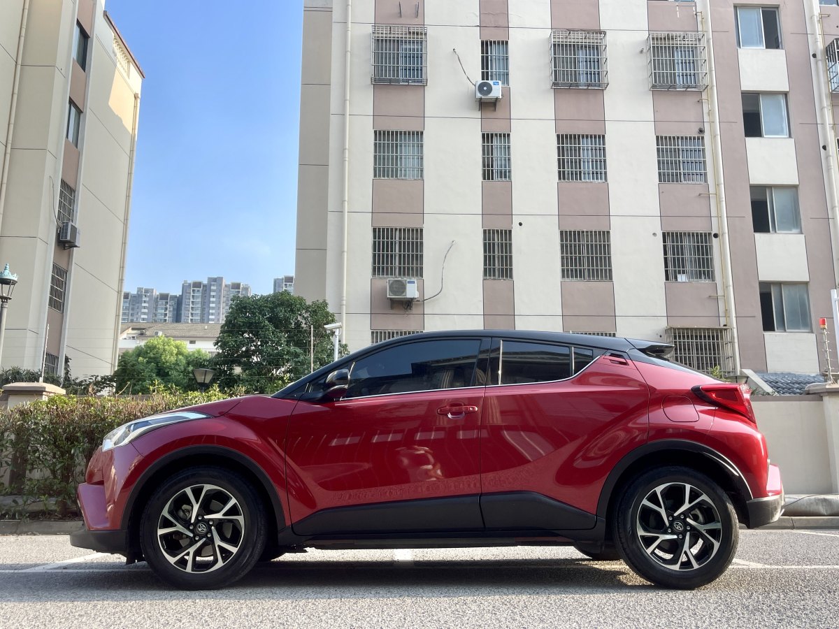 豐田 C-HR  2020款 2.0L 領(lǐng)先版圖片