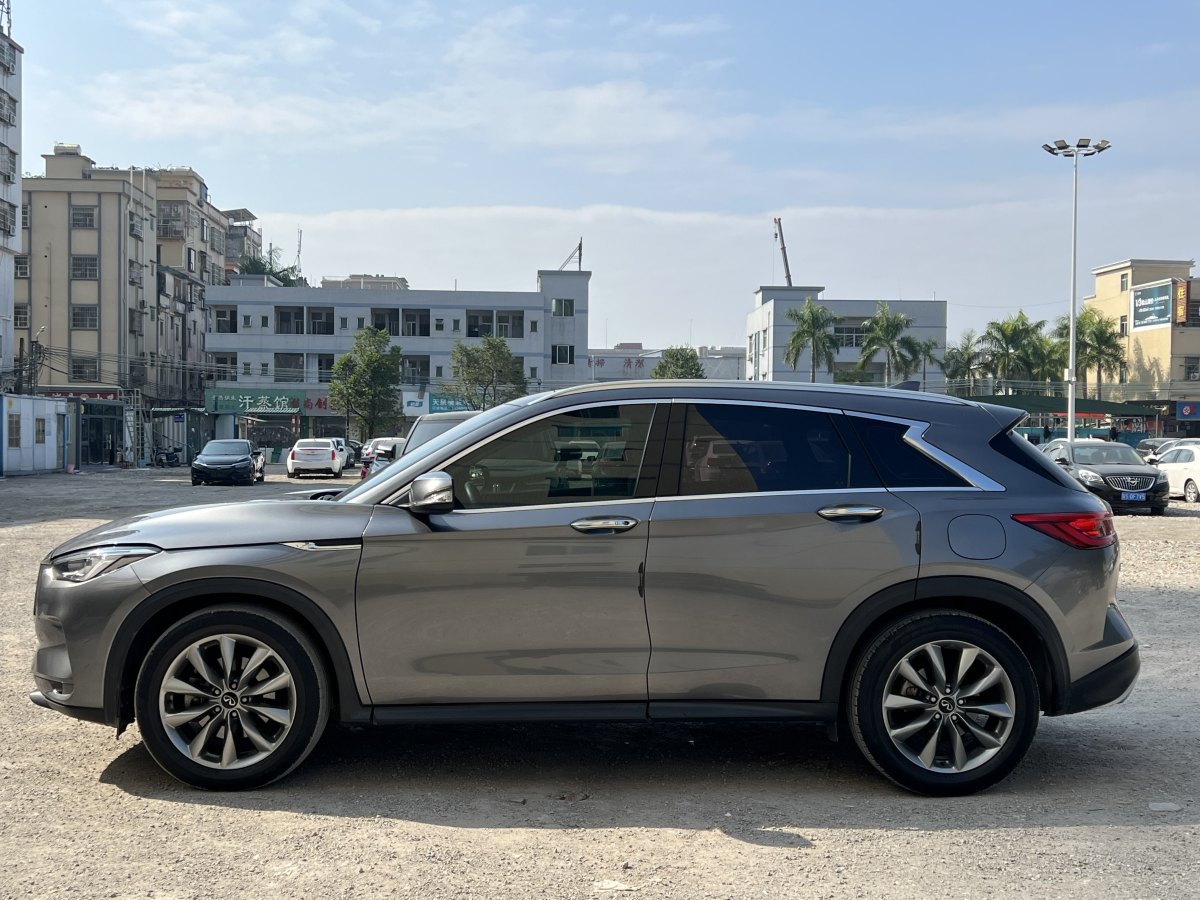 英菲尼迪 QX50  2018款 QX50 2.0T CVT兩驅(qū)時(shí)尚版圖片