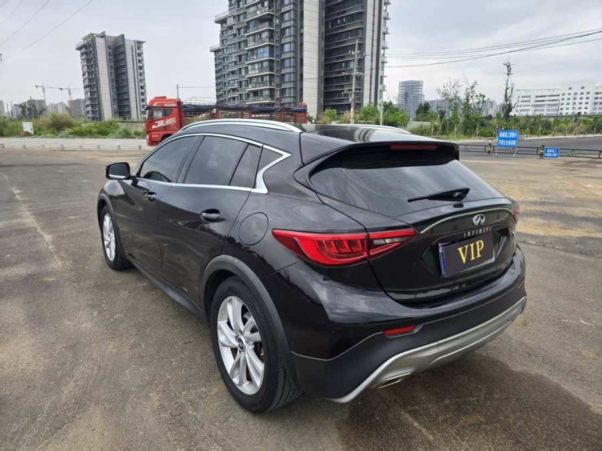 英菲尼迪 QX30  2017款 1.6T 兩驅(qū)運動版圖片
