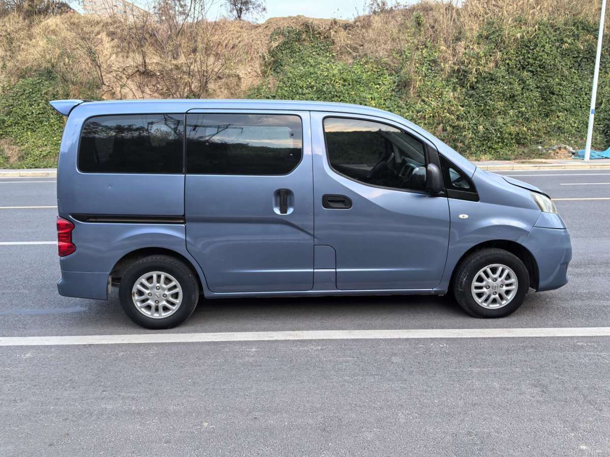 日產(chǎn) NV200  2011款 1.6L 232座 尊雅型圖片