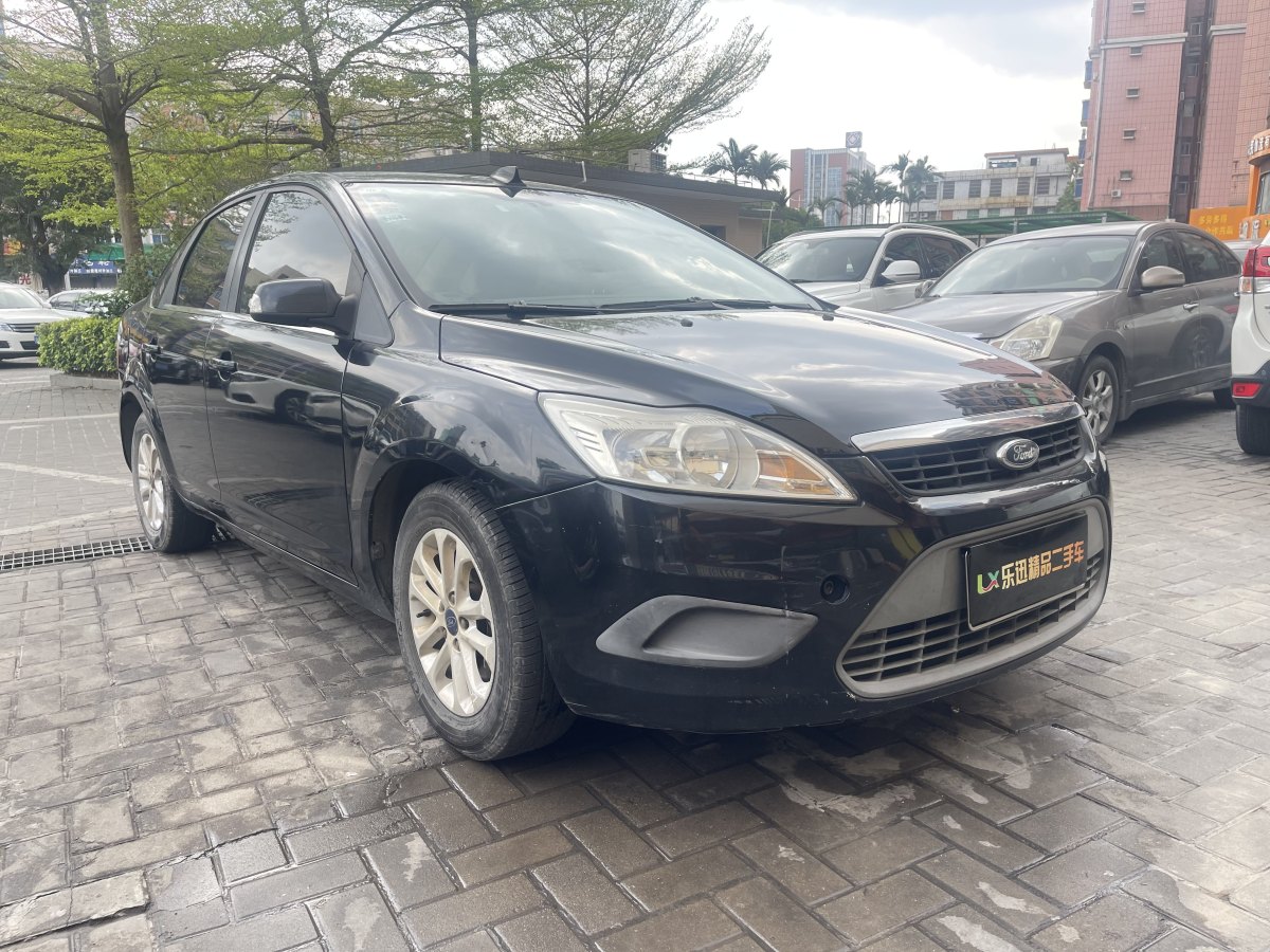 福特 ?？怂? 2013款 三廂經(jīng)典 1.8L 自動(dòng)基本型圖片