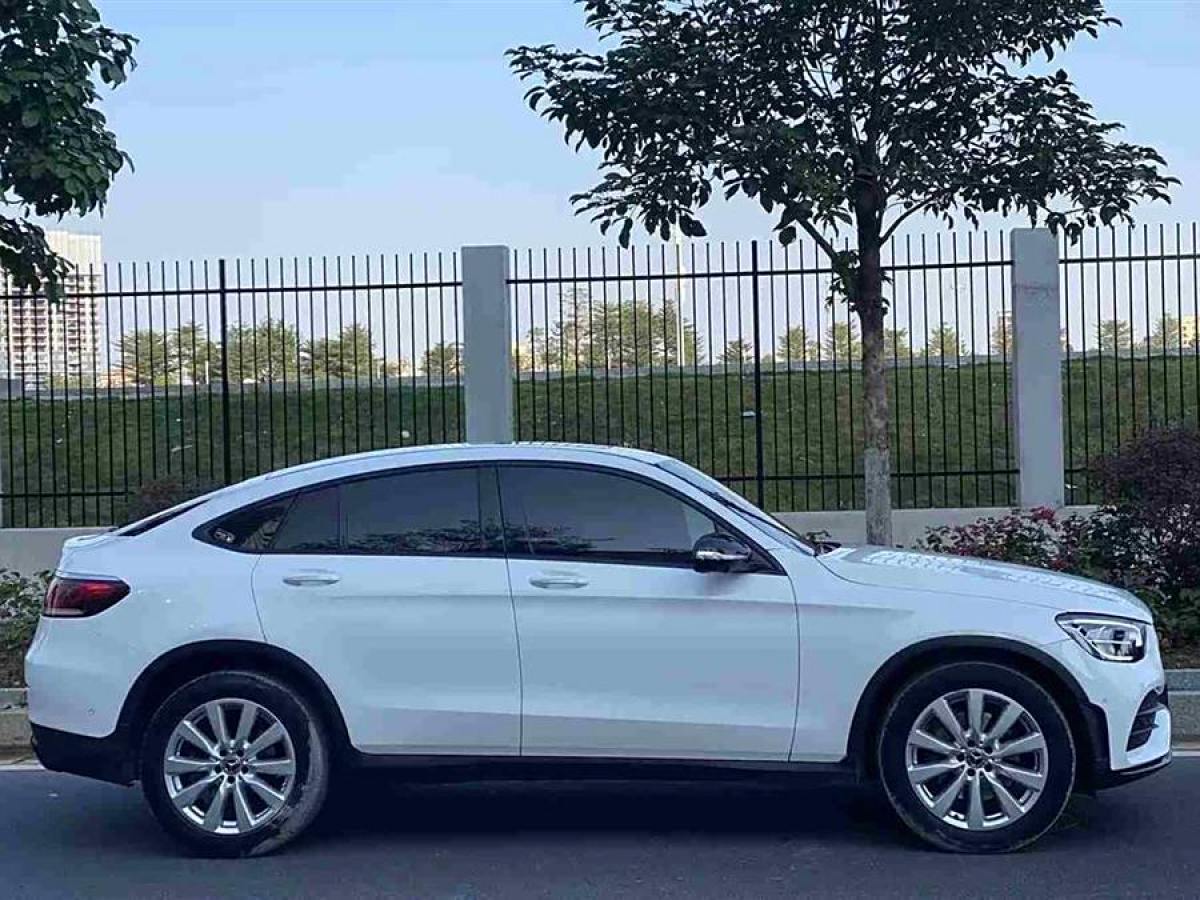 奔馳 奔馳GLC  2022款 改款 GLC 260 4MATIC 轎跑SUV圖片