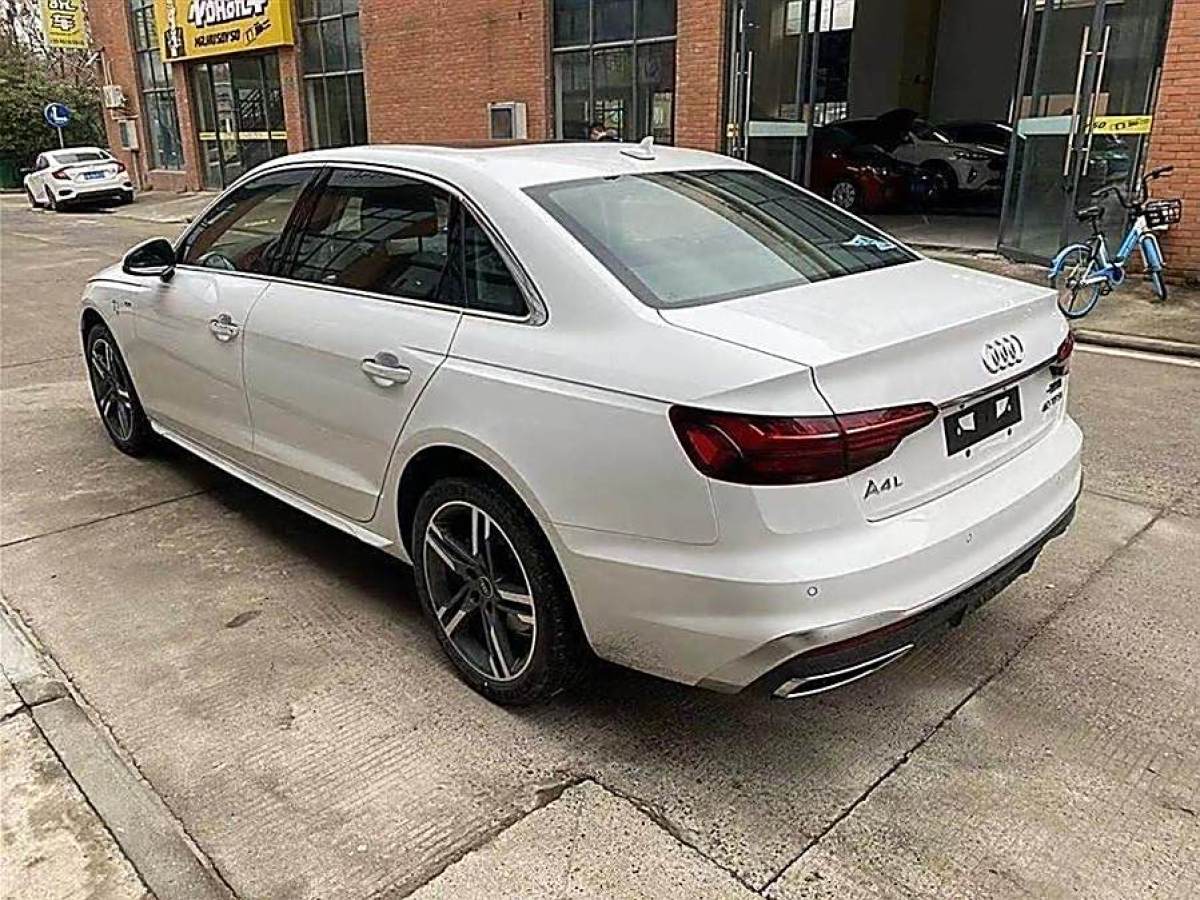 奧迪 奧迪A4L  2022款 40 TFSI 時(shí)尚動感型圖片