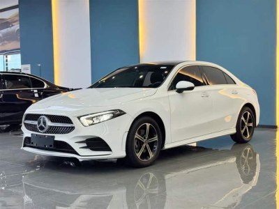 2019年3月 奔馳 奔馳A級(jí) 改款 A 200 L 運(yùn)動(dòng)轎車圖片
