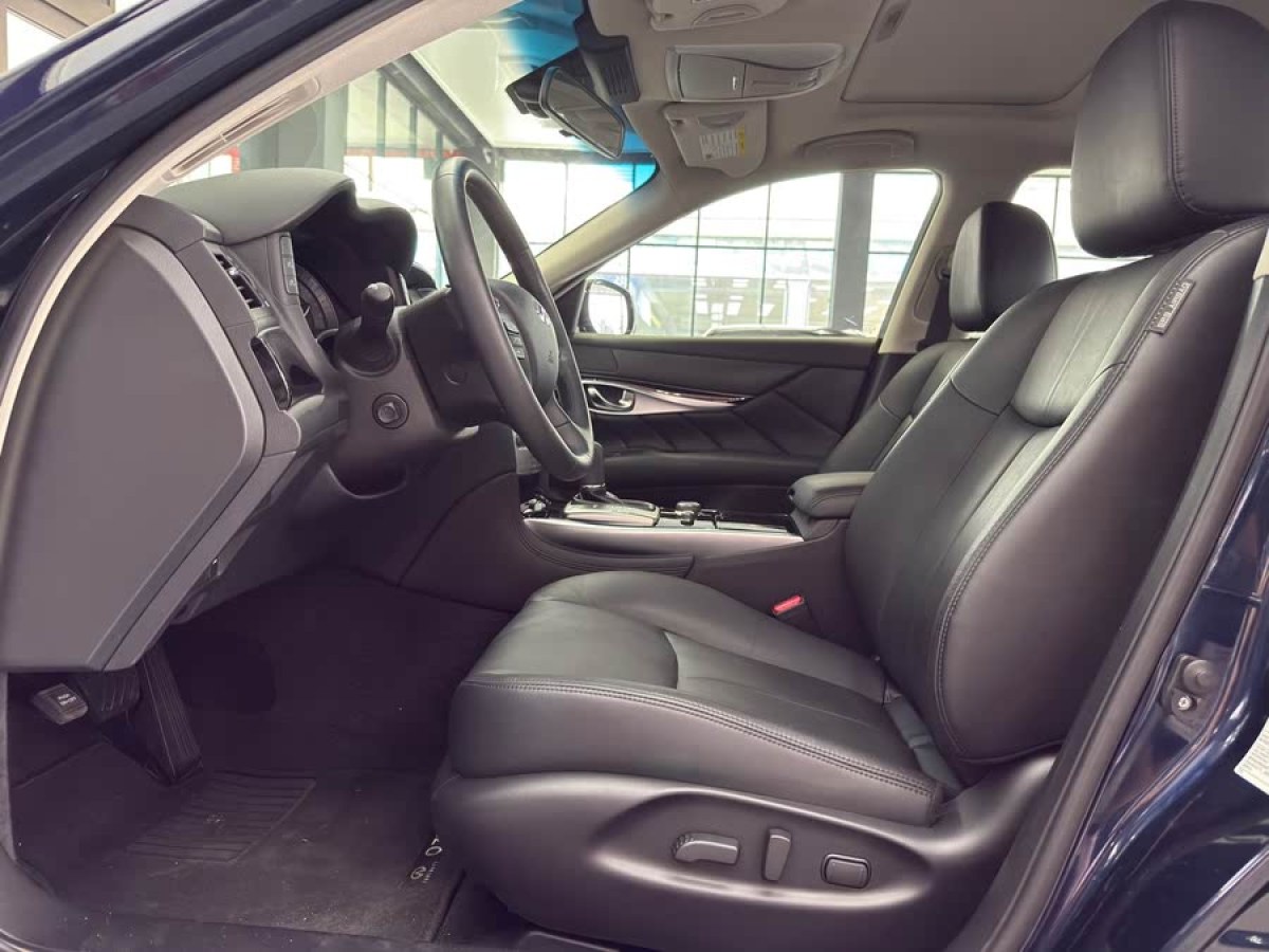 英菲尼迪 Q70  2019款 Q70L 2.0T 精英版圖片