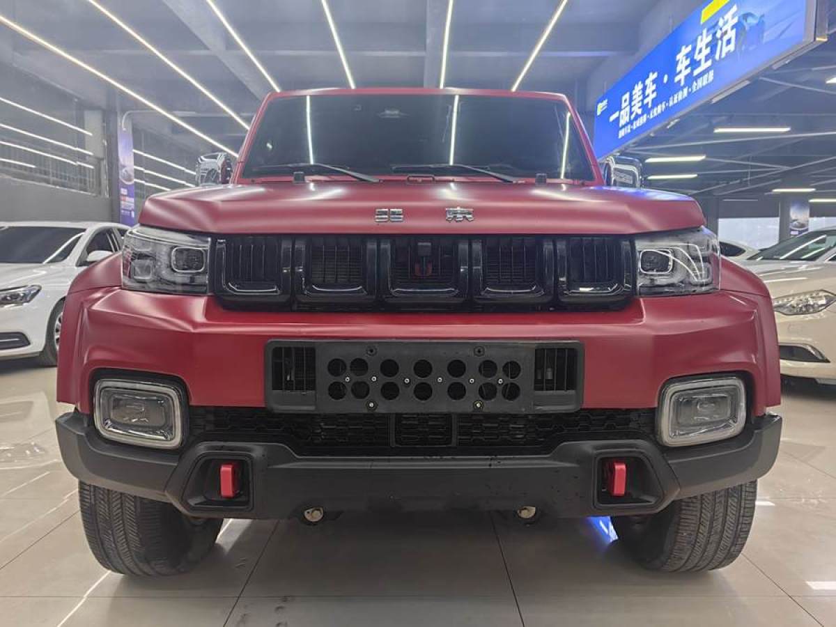 北京 BJ40  2021款 2.0D 自動四驅(qū)刀鋒英雄版?zhèn)b客型（前后電控鎖）圖片