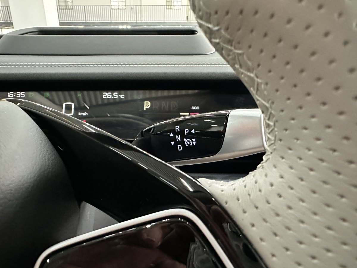 哪吒 哪吒S  2022款 純電 715km 后驅(qū)中版圖片