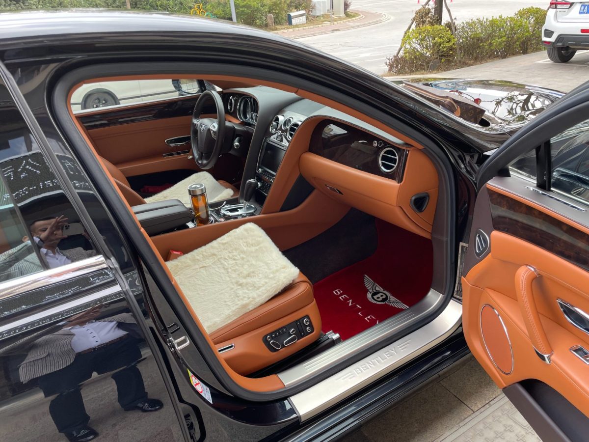 2014年9月宾利 飞驰  2014款 4.0T V8 尊贵版