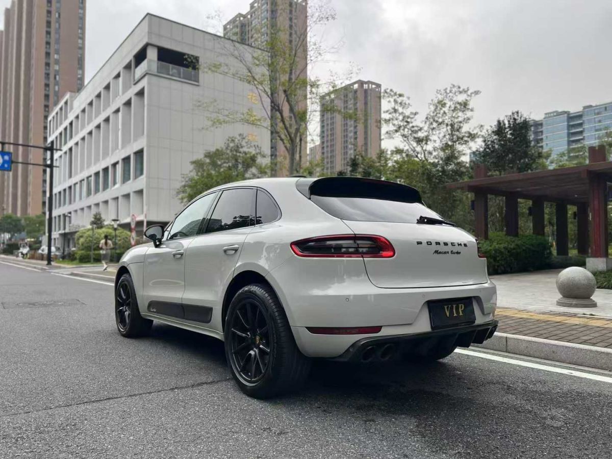 保時(shí)捷 Macan 圖片