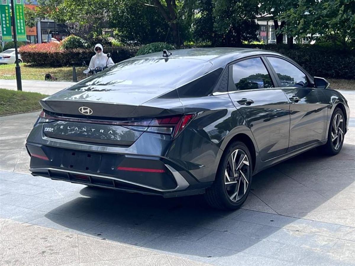 現(xiàn)代 伊蘭特  2023款 1.5L CVT LUX尊貴版圖片