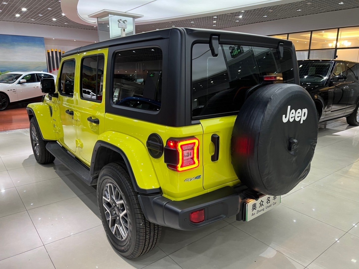 2022年8月Jeep 牧马人新能源  2022款 四门 2.0T 4xe 撒哈拉 萤光黄限量版