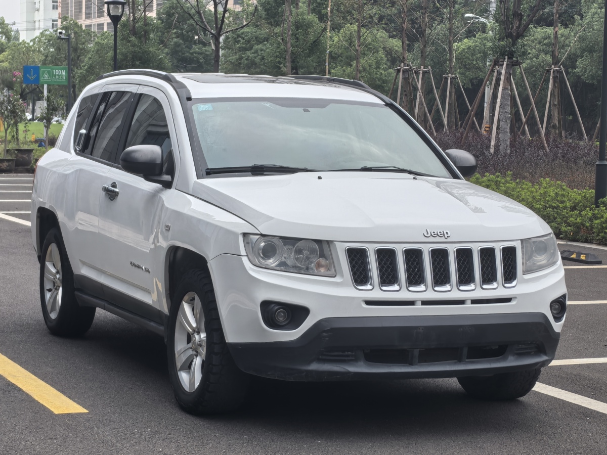 Jeep 指南者  2012款 2.4L 四驅(qū)運(yùn)動(dòng)版圖片