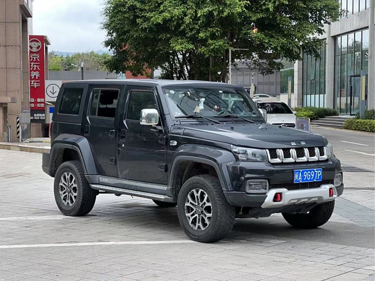 北京 BJ40  2022款 2.0T 自動四驅(qū)環(huán)塔冠軍版圖片