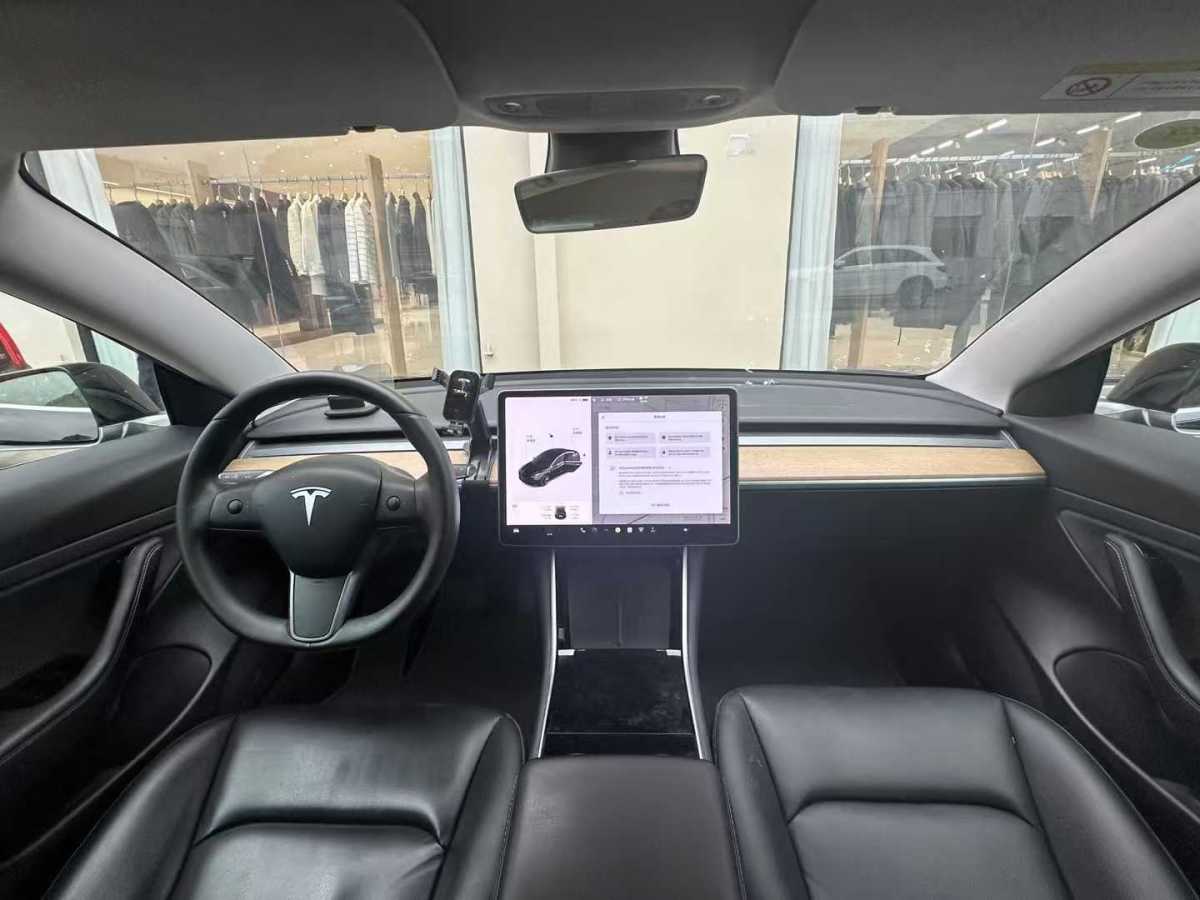 特斯拉 Model 3  2019款 標(biāo)準(zhǔn)續(xù)航后驅(qū)升級版圖片