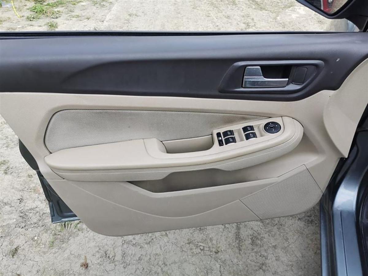 福特 福克斯  2011款 三厢 1.8L 手动舒适型图片