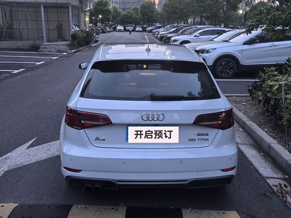 奧迪 奧迪A3  2018款 30周年年型 Sportback 35 TFSI 時(shí)尚型圖片