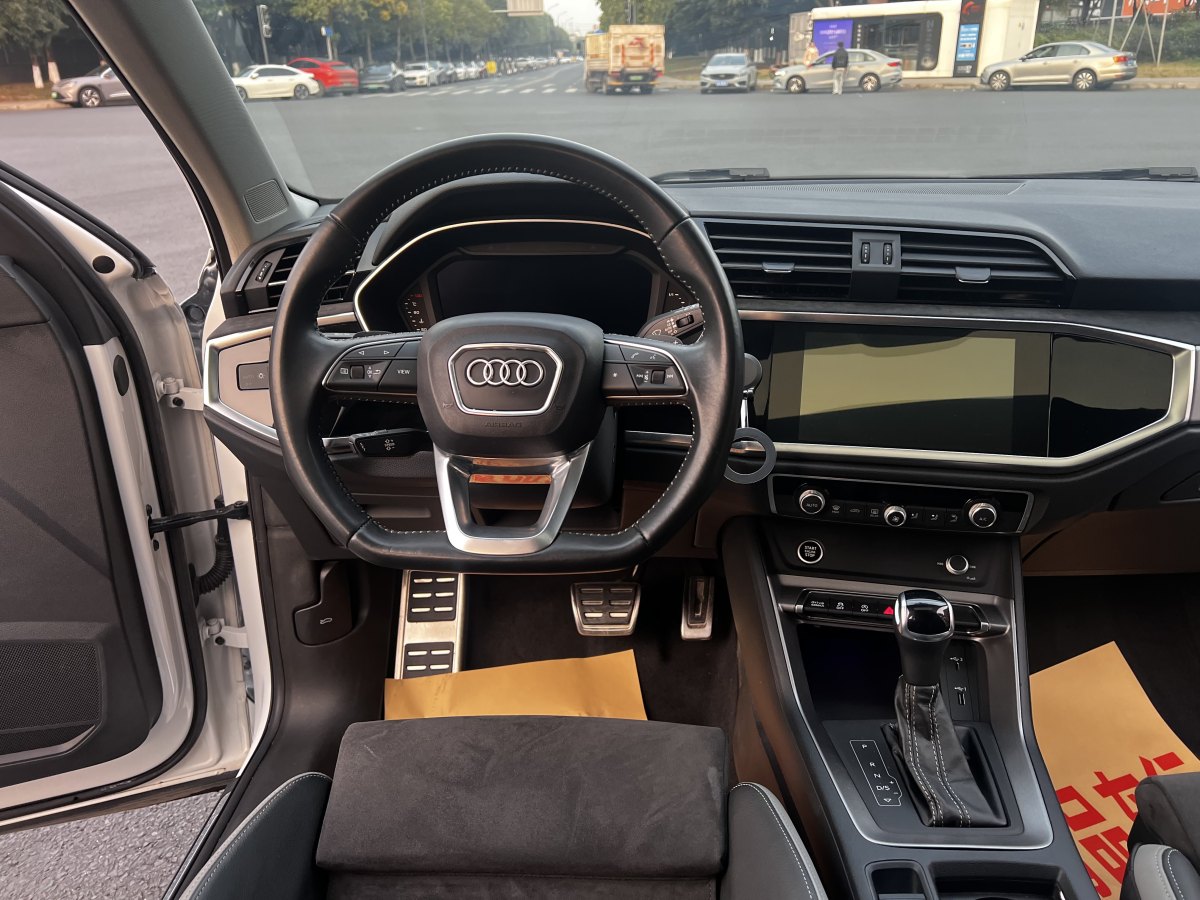 奧迪 奧迪Q3  2022款 40 TFSI RS套件燃速型圖片