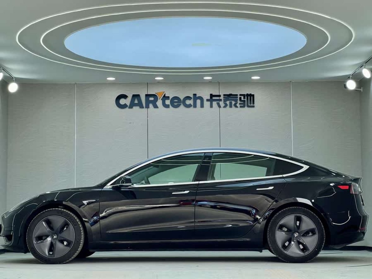 特斯拉 Model 3  2020款 改款 標(biāo)準(zhǔn)續(xù)航后驅(qū)升級版圖片